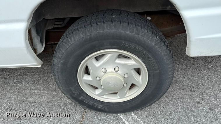 image for item DY8183 2002 Ford E350 handicap accessible van