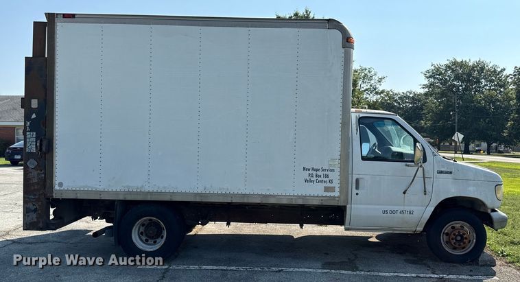 image for item DY8185 1995 Ford E350  box truck