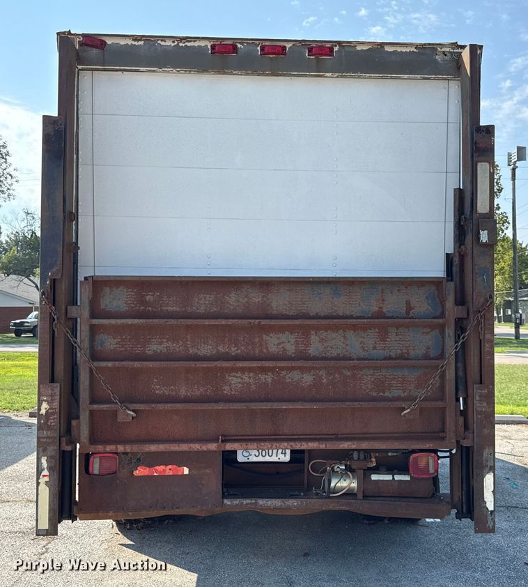 image for item DY8185 1995 Ford E350  box truck