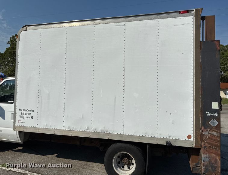 image for item DY8185 1995 Ford E350  box truck