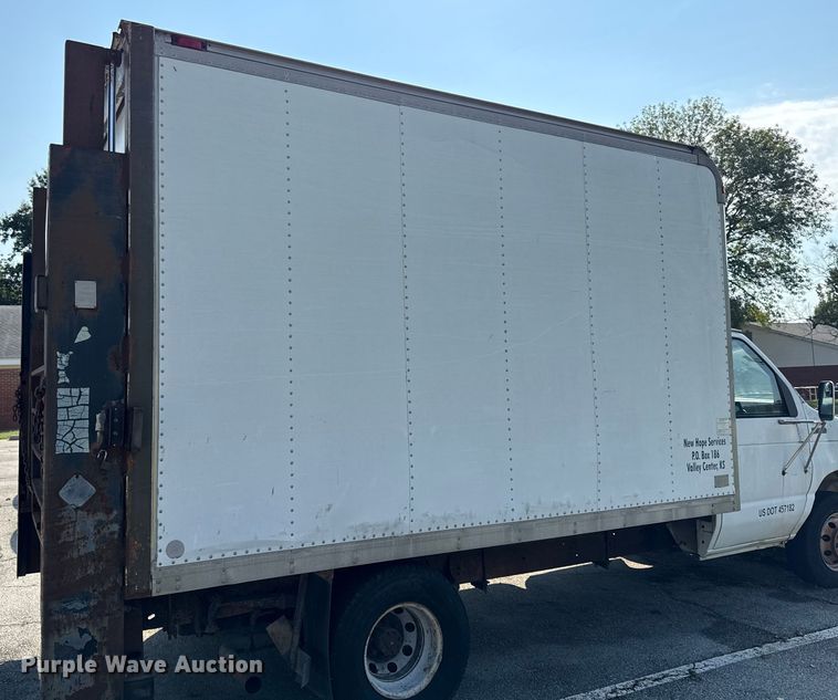 image for item DY8185 1995 Ford E350  box truck