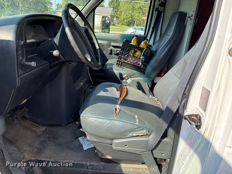 image for item DY8185 1995 Ford E350  box truck