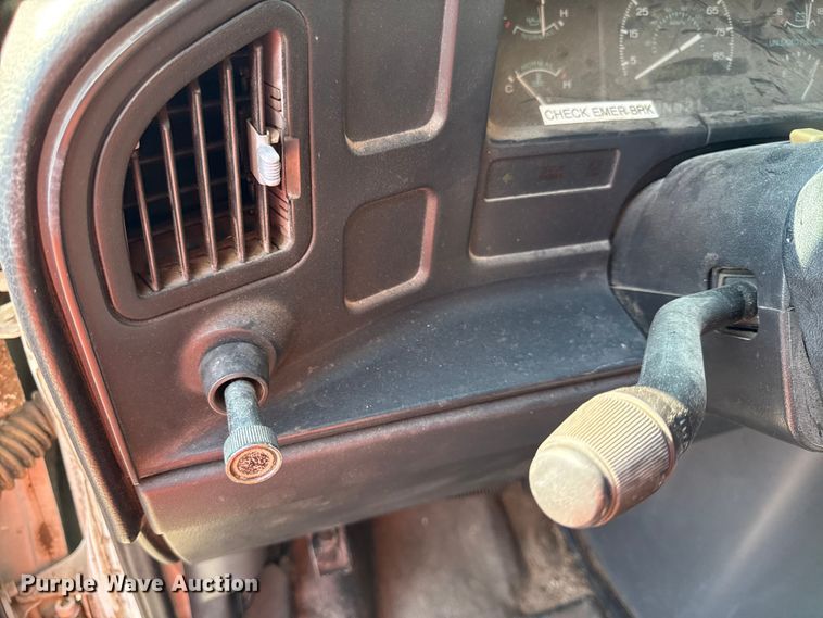 image for item DY8185 1995 Ford E350  box truck