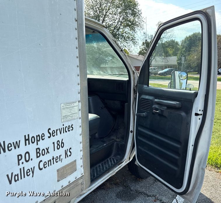 image for item DY8185 1995 Ford E350  box truck