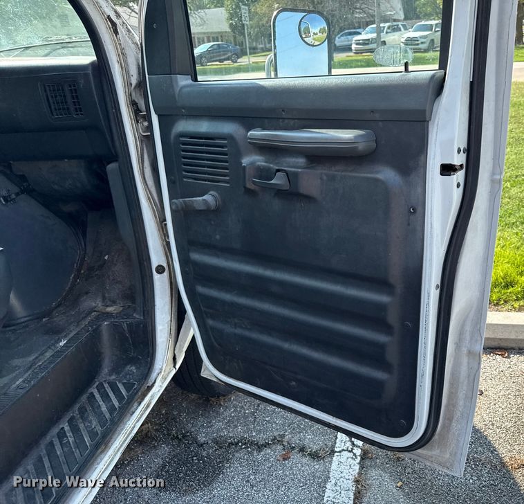 image for item DY8185 1995 Ford E350  box truck