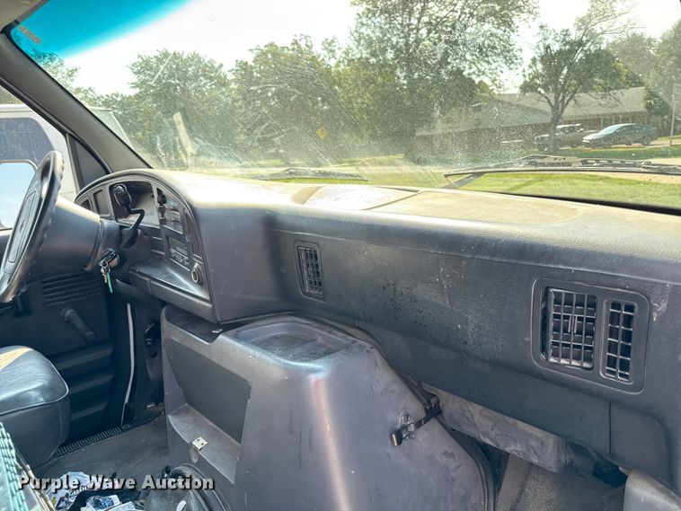 image for item DY8185 1995 Ford E350  box truck