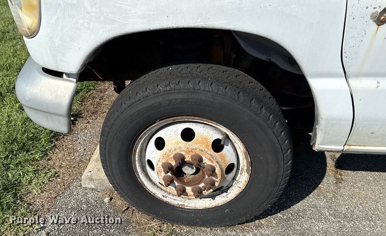 image for item DY8185 1995 Ford E350  box truck