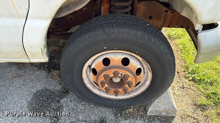 image for item DY8185 1995 Ford E350  box truck