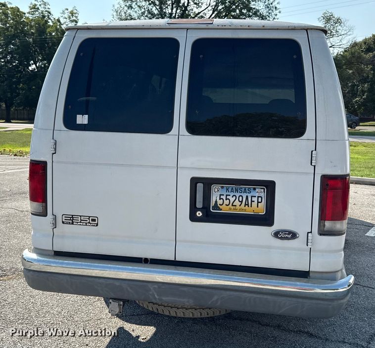 image for item DY8186 1999 Ford E350 van