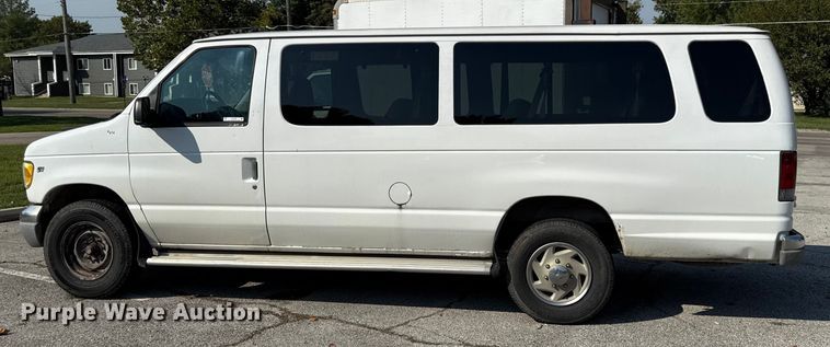 image for item DY8186 1999 Ford E350 van