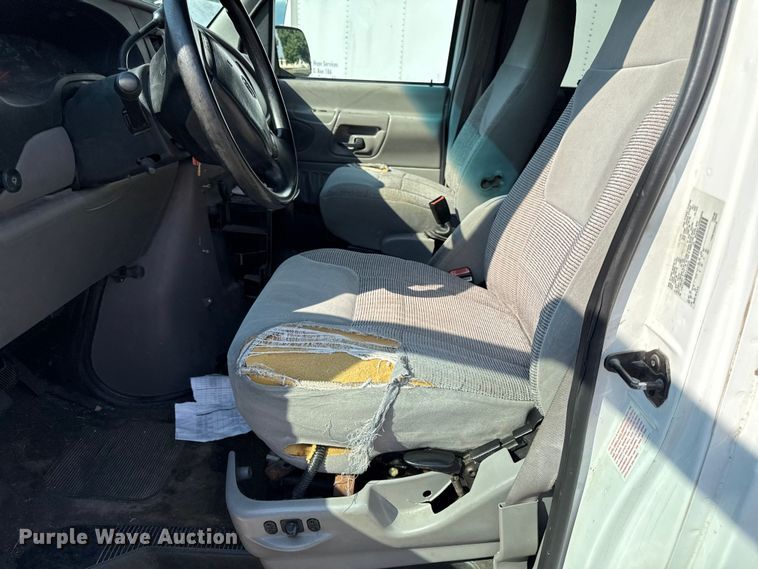 image for item DY8186 1999 Ford E350 van