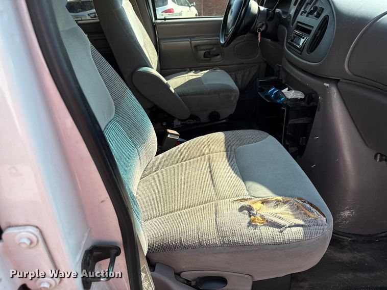 image for item DY8186 1999 Ford E350 van