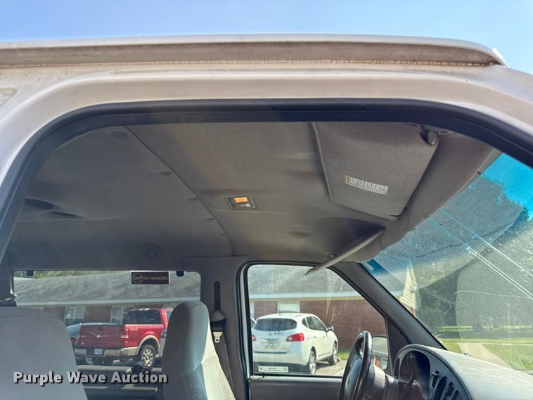 image for item DY8186 1999 Ford E350 van