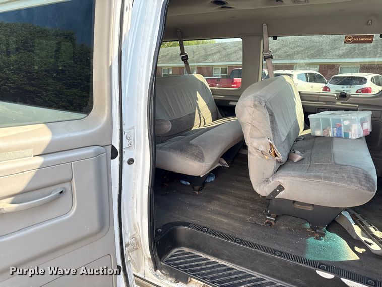 image for item DY8186 1999 Ford E350 van