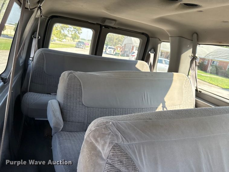 image for item DY8186 1999 Ford E350 van