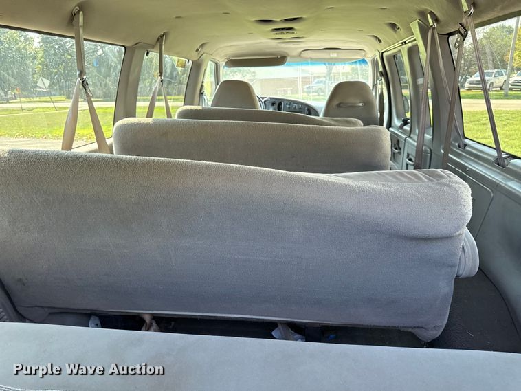 image for item DY8186 1999 Ford E350 van