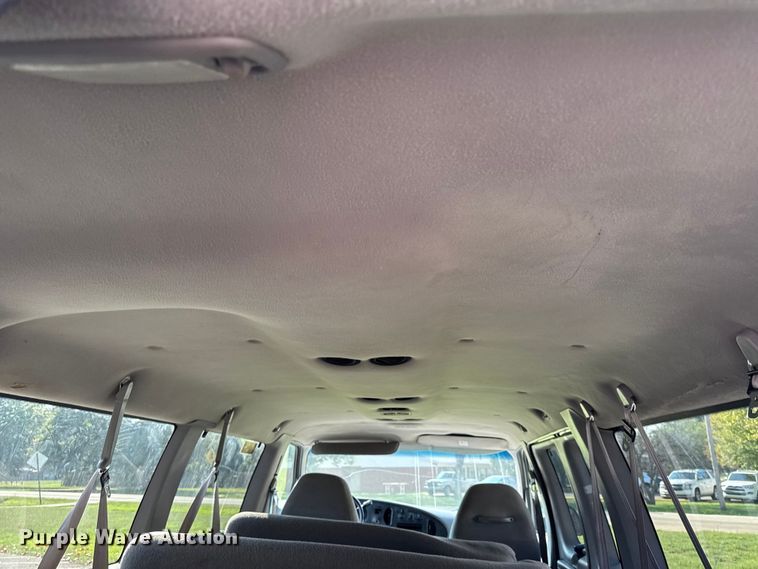 image for item DY8186 1999 Ford E350 van