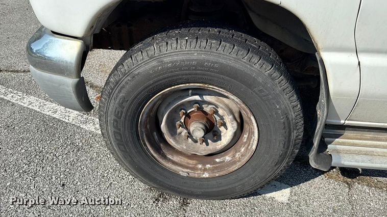 image for item DY8186 1999 Ford E350 van