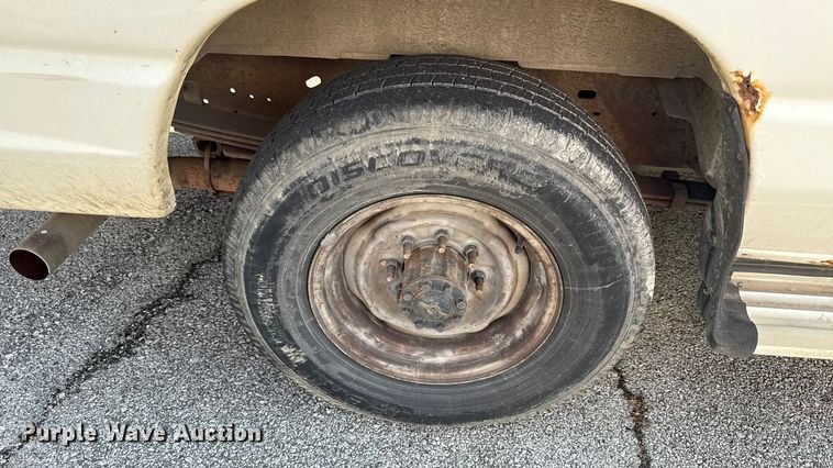 image for item DY8186 1999 Ford E350 van