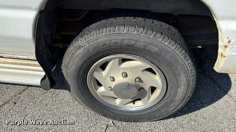 image for item DY8186 1999 Ford E350 van