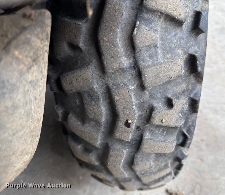 image for item DY8229 2012 Kawasaki Mule 610 utility vehicle