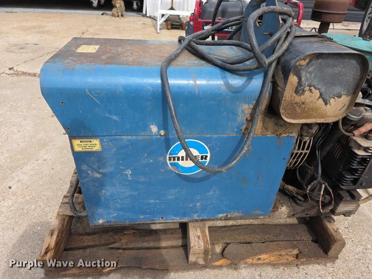 image for item DZ6330 Miller AEAD-200LE welder/generator