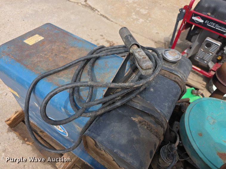 image for item DZ6330 Miller AEAD-200LE welder/generator