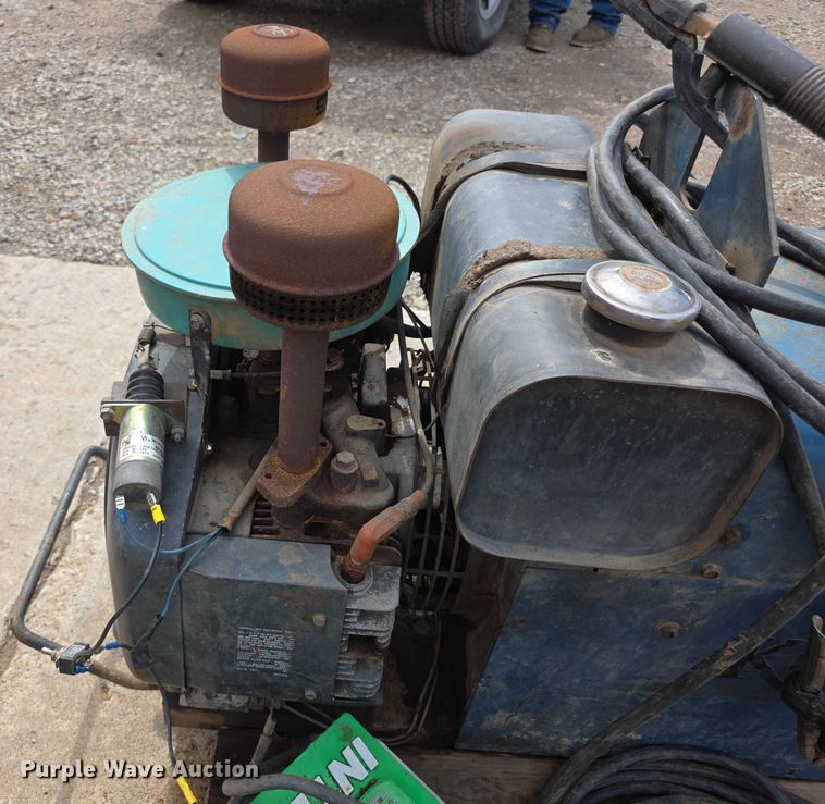 image for item DZ6330 Miller AEAD-200LE welder/generator