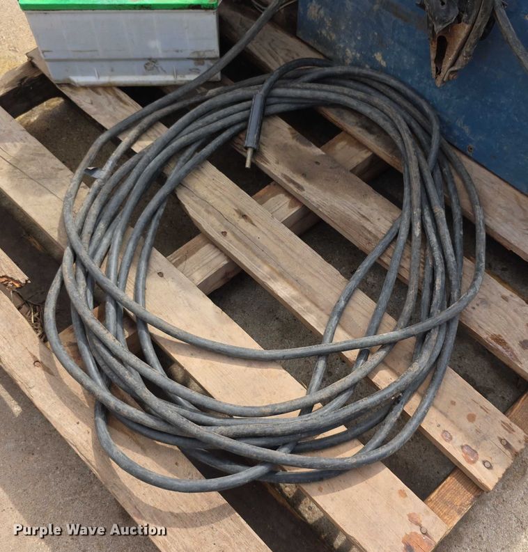 image for item DZ6330 Miller AEAD-200LE welder/generator