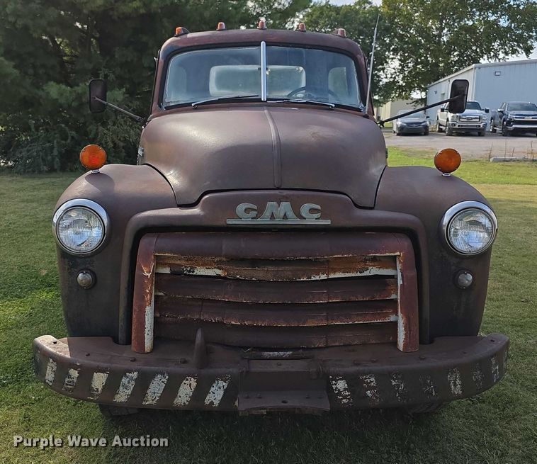 image for item DZ6393 1952 GMC 350  truck cab and chassis