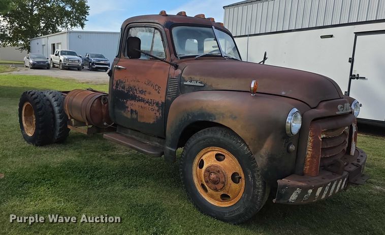 image for item DZ6393 1952 GMC 350  truck cab and chassis