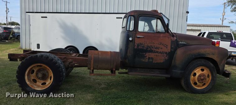 image for item DZ6393 1952 GMC 350  truck cab and chassis