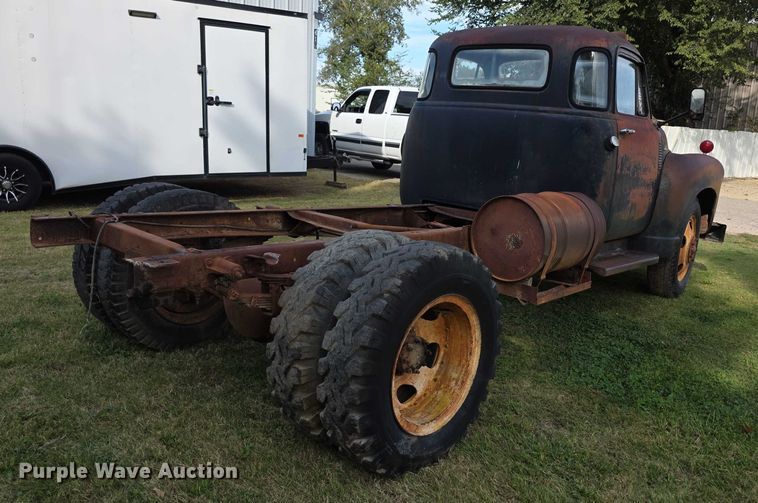 image for item DZ6393 1952 GMC 350  truck cab and chassis