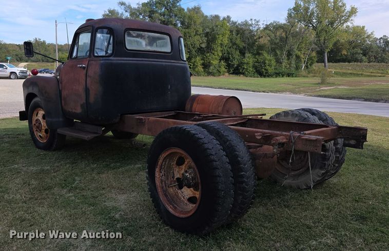 image for item DZ6393 1952 GMC 350  truck cab and chassis