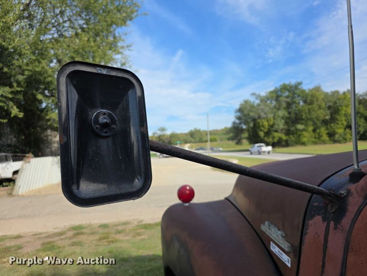 image for item DZ6393 1952 GMC 350  truck cab and chassis