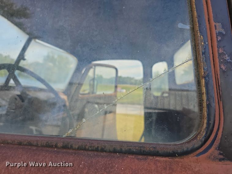 image for item DZ6393 1952 GMC 350  truck cab and chassis