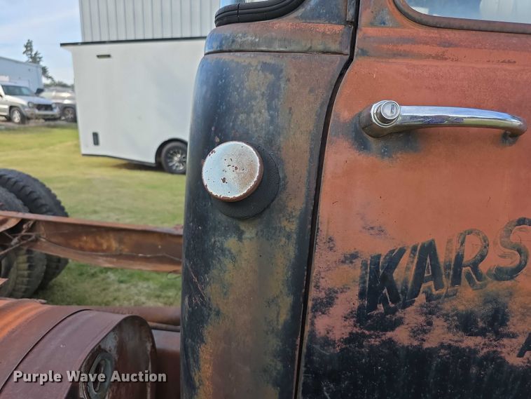 image for item DZ6393 1952 GMC 350  truck cab and chassis