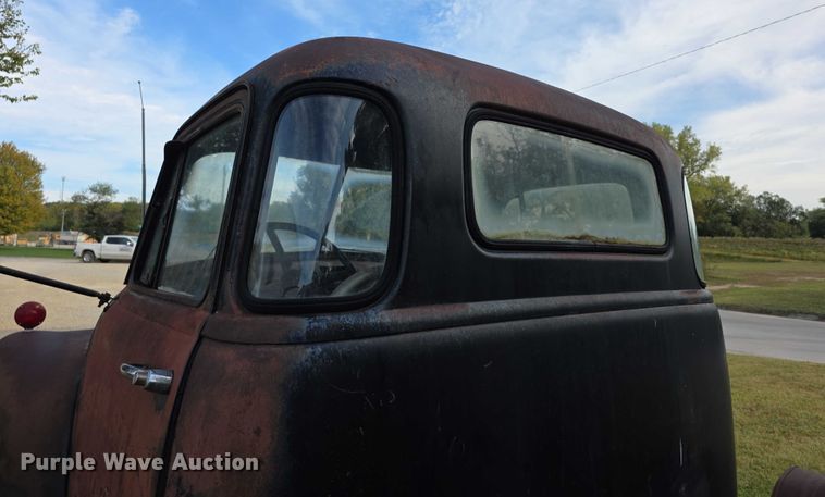 image for item DZ6393 1952 GMC 350  truck cab and chassis