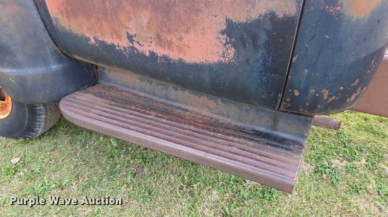 image for item DZ6393 1952 GMC 350  truck cab and chassis