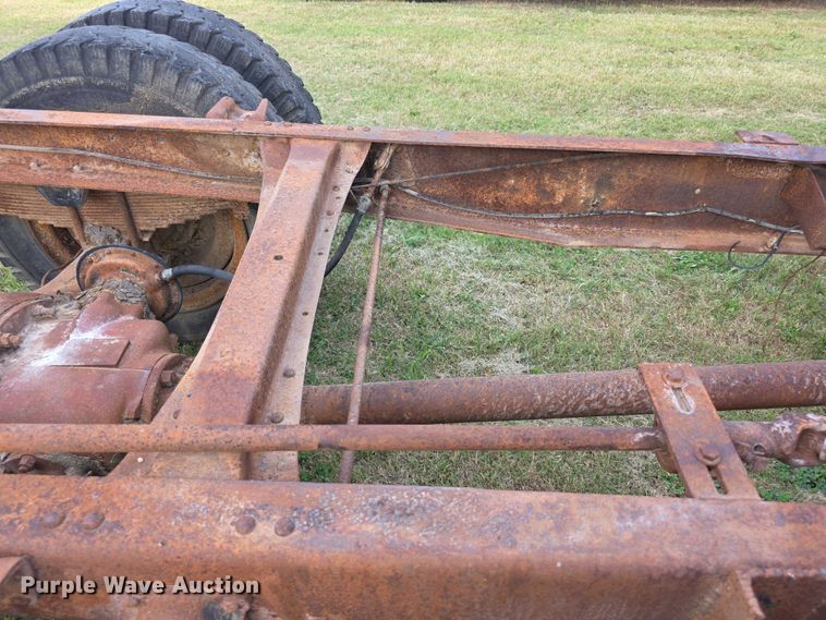 image for item DZ6393 1952 GMC 350  truck cab and chassis