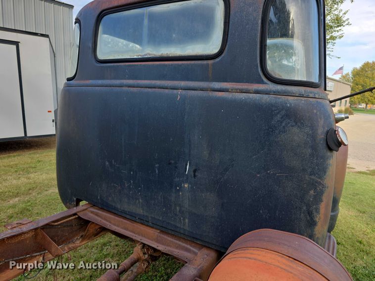 image for item DZ6393 1952 GMC 350  truck cab and chassis