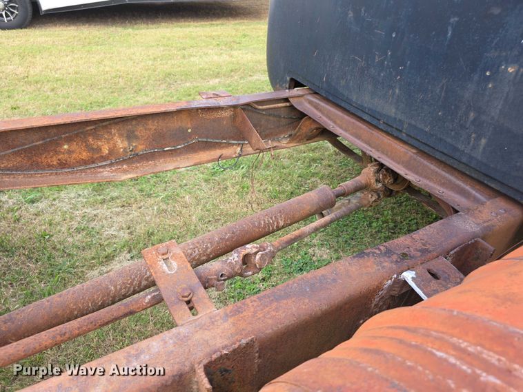 image for item DZ6393 1952 GMC 350  truck cab and chassis
