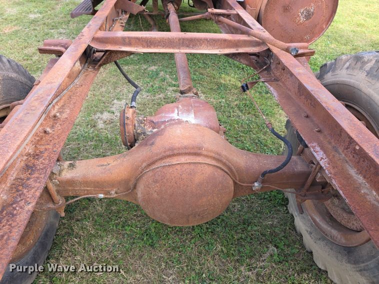 image for item DZ6393 1952 GMC 350  truck cab and chassis