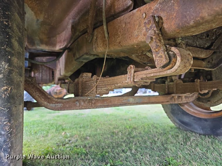 image for item DZ6393 1952 GMC 350  truck cab and chassis