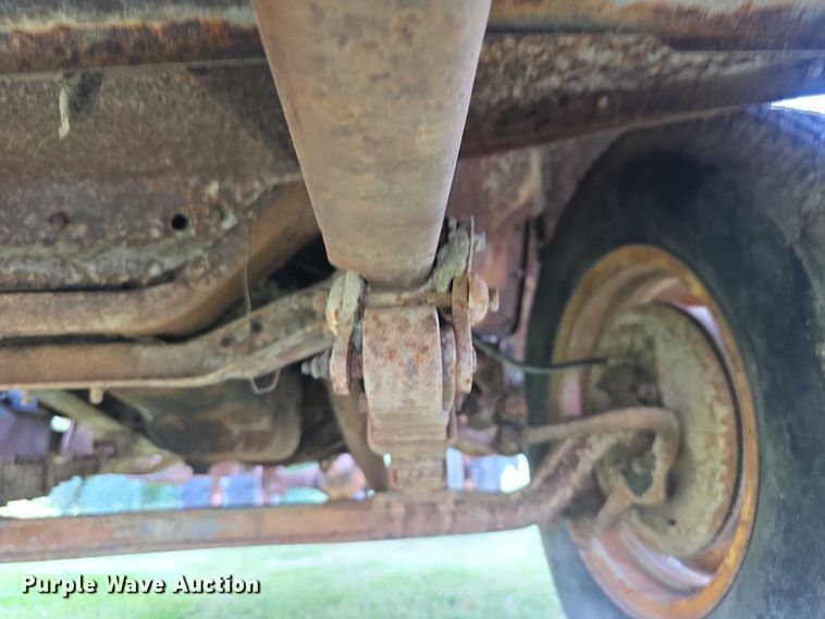 image for item DZ6393 1952 GMC 350  truck cab and chassis