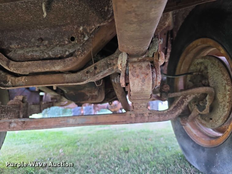 image for item DZ6393 1952 GMC 350  truck cab and chassis