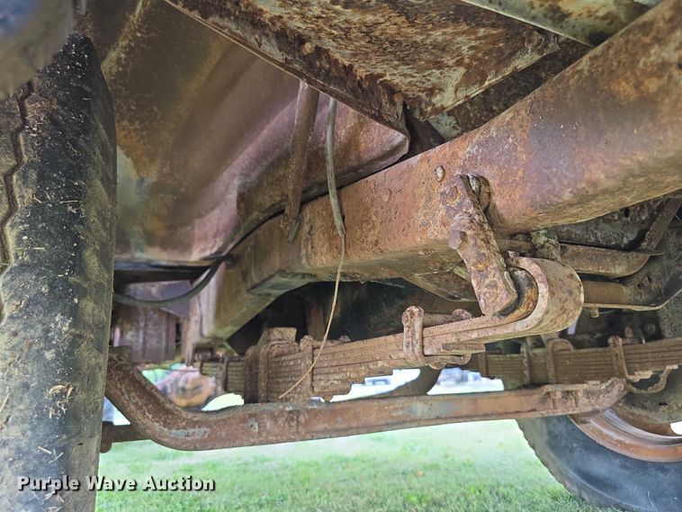 image for item DZ6393 1952 GMC 350  truck cab and chassis