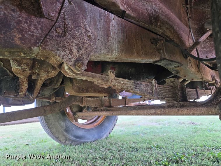 image for item DZ6393 1952 GMC 350  truck cab and chassis