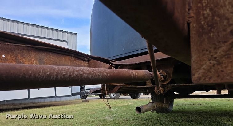 image for item DZ6393 1952 GMC 350  truck cab and chassis