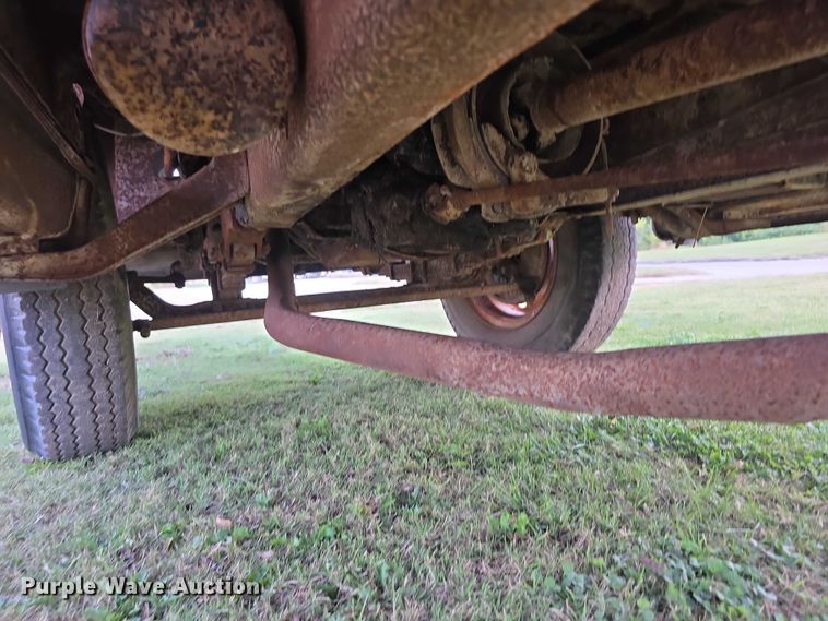 image for item DZ6393 1952 GMC 350  truck cab and chassis